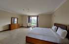 4 Bed House with En Suite at Horse Shoe - 16