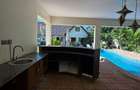 7 Bed House with En Suite in Ridgeways - 6