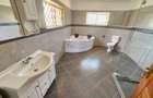 4 Bed House with En Suite in Runda - 9