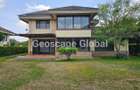4 Bed House with En Suite in Garden Estate - 2