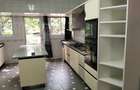 6 Bed House with En Suite in Lavington - 7