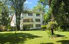 5 Bed House with En Suite at Un Crescent - 7