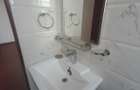 4 Bed House with En Suite at Komrade - 11