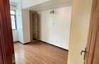 1 Bed Apartment with Gym in Kilimani - 15