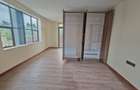 5 Bed House with En Suite in Lavington - 15