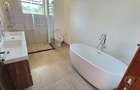 4 Bed Apartment with En Suite in Rosslyn - 13