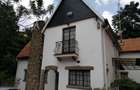 5 Bed House with En Suite in Lavington - 1