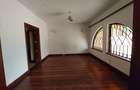 5 Bed Townhouse with En Suite at Lavington - 6