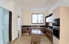 3 Bed Apartment with En Suite at Riverside Drive - 13