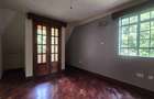 5 Bed House with En Suite in Lavington - 11