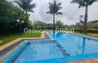 4 Bed House with En Suite in Ridgeways - 13