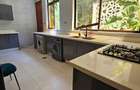 6 Bed House with En Suite at Hr92 - 2