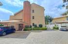 6 Bed Townhouse with En Suite in Lavington - 7