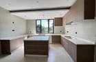 6 Bed Villa with En Suite in Nyari - 8