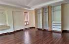 5 Bed Townhouse with En Suite in Spring Valley - 15