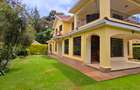 4 Bed Townhouse with En Suite at Lavington Off Convent Drive - 4
