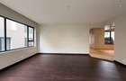 5 Bed Townhouse with En Suite in Lavington - 6