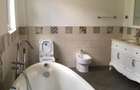 5 Bed Townhouse with En Suite at Lavington - 7