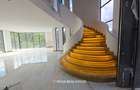 5 Bed House with Garden in Nyari - 2