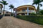 5 Bed Townhouse with En Suite in Lavington - 1