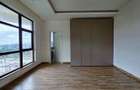 4 Bed Apartment with En Suite at Riverside Drive - 8