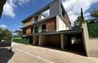 5 Bed Townhouse with En Suite in Lavington - 1