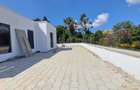 6 Bed Villa with En Suite in Loresho - 3