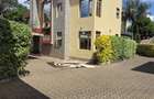 5 Bed Townhouse with En Suite in Lavington - 3
