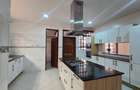 5 Bed House with En Suite in Lavington - 9
