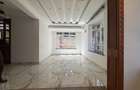 5 Bed Townhouse with En Suite in Lavington - 2