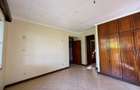 4 Bed House with En Suite in Runda - 18