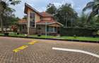 4 Bed House with En Suite in Lavington - 1