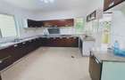 4 Bed Villa with En Suite in Riverside - 3