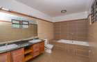 5 Bed Townhouse with En Suite in Lavington - 4