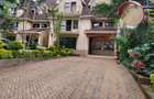 5 Bed Townhouse with En Suite at Lavington - 1