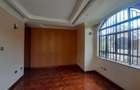 5 Bed Townhouse with En Suite at Lavington - 7