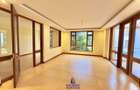 4 Bed Apartment with En Suite at Riverside Drive - 8