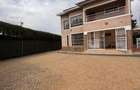 5 Bed House with En Suite in Ridgeways - 1