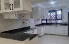 6 Bed House with En Suite in Membley - 5