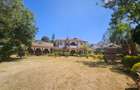 5 Bed House with En Suite in Lavington - 3
