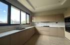 3 Bed Apartment with En Suite at Riverside - 11
