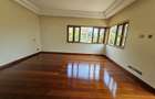 5 Bed House with En Suite in Lavington - 10