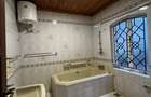 5 Bed House with En Suite in Hill View - 9