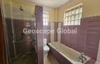 4 Bed House with En Suite in Rosslyn - 2