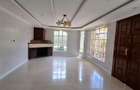 5 Bed House with En Suite in Thome - 3