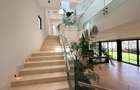 5 Bed Townhouse with En Suite in Westlands Area - 18