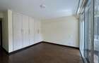 3 Bed Apartment with En Suite in Riverside - 10