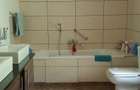 4 Bed Townhouse with En Suite in Rosslyn - 13