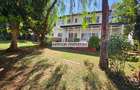 4 Bed House with En Suite in Lavington - 1