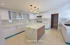 6 Bed House with Garden in Runda - 11